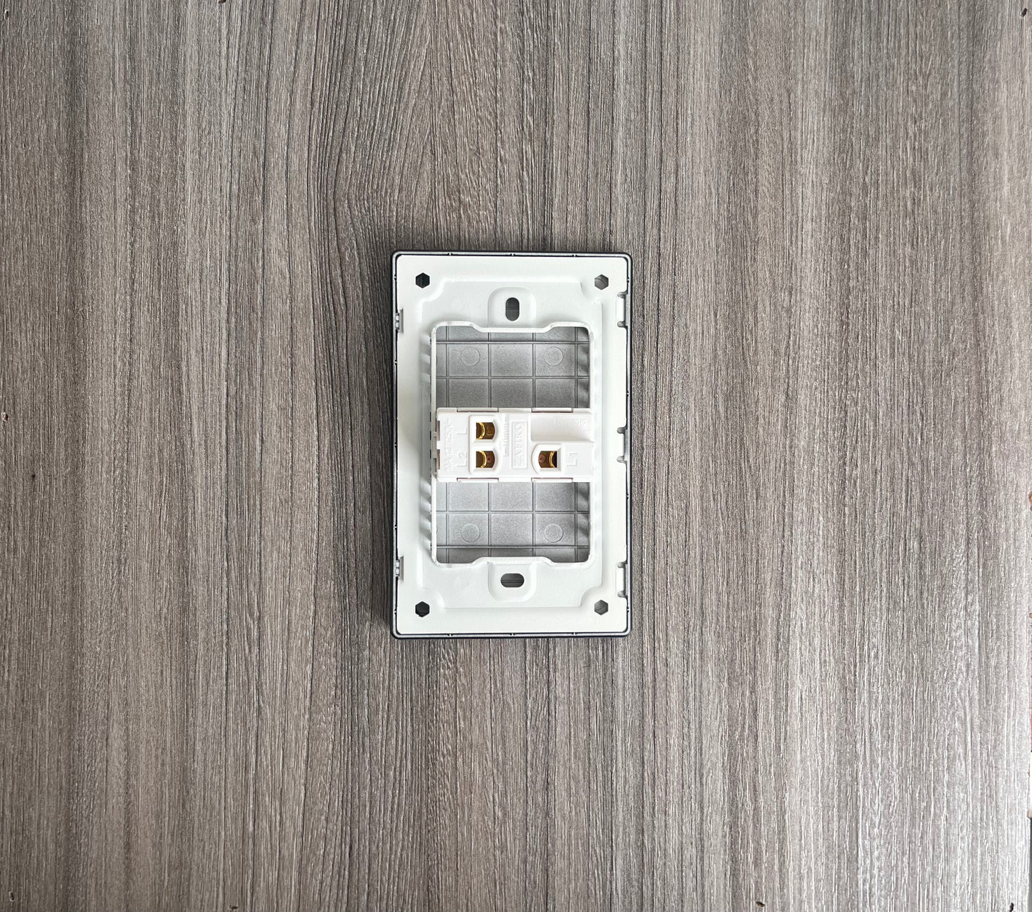 INTERRUPTOR TRIPLE ZAFIRO DE LUJO (NEGRO-DORADO-PLATEADO)