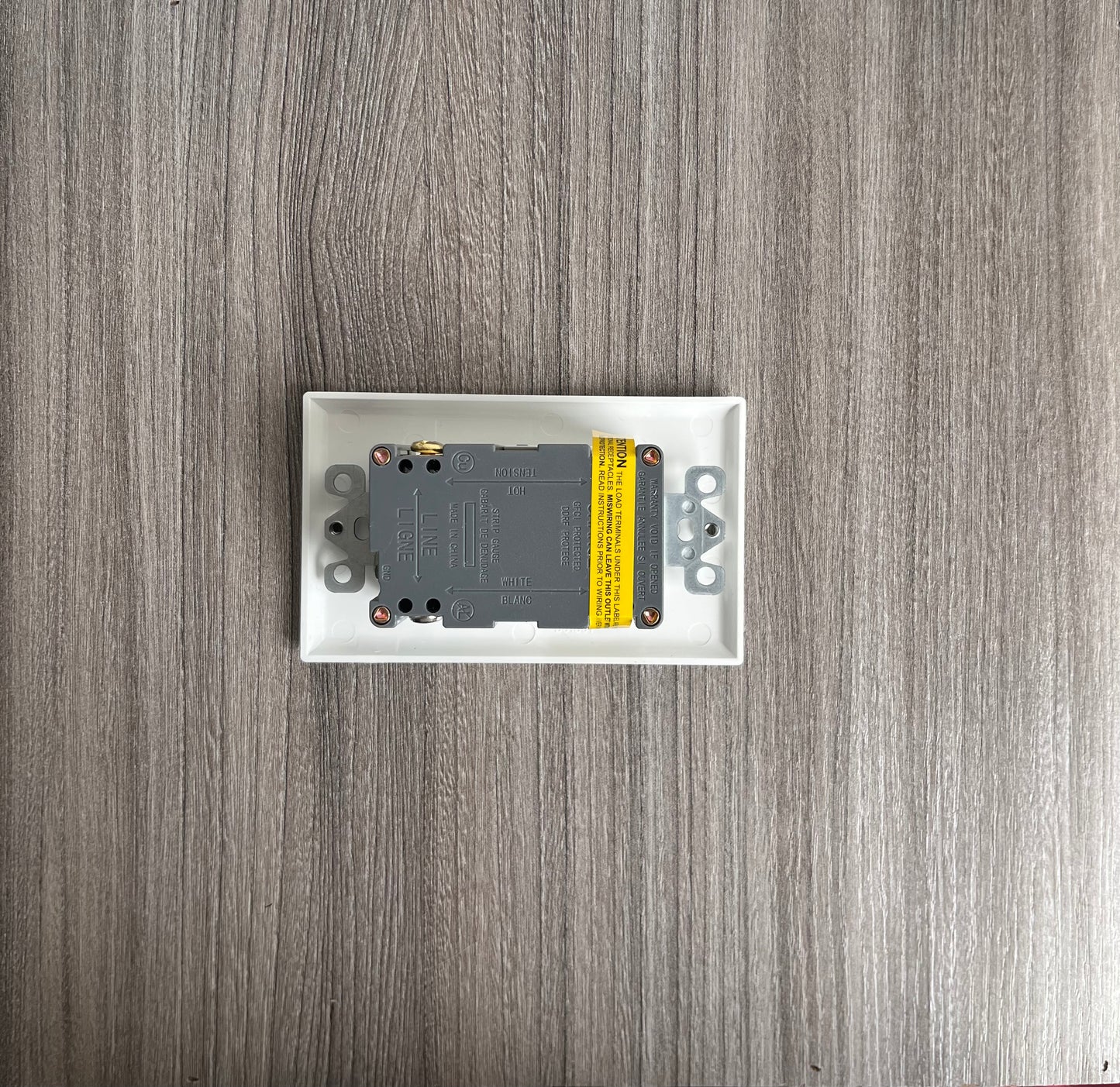 Toma GFCI Blanca Kernel